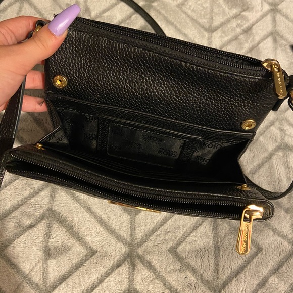 Mk cross body purse, used but in good condition - Picture 7 of 7
